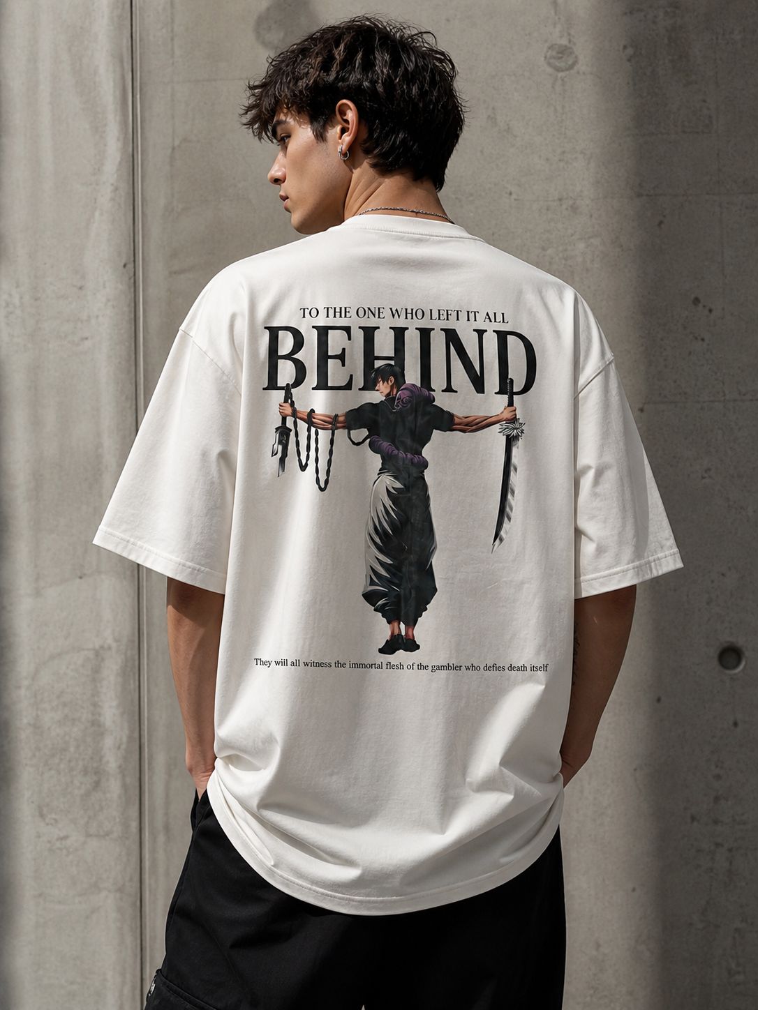 Remera Behind de espalda